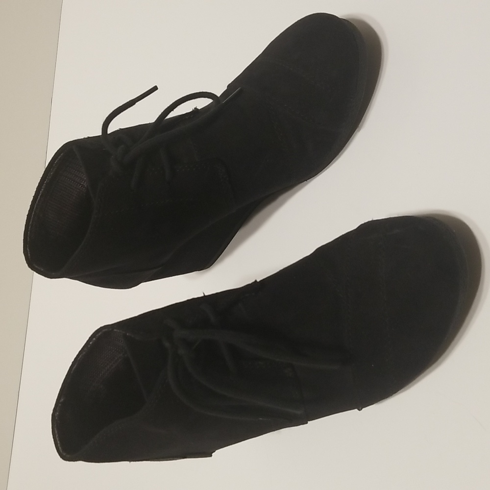 Bongo platform boots size 7.5 black